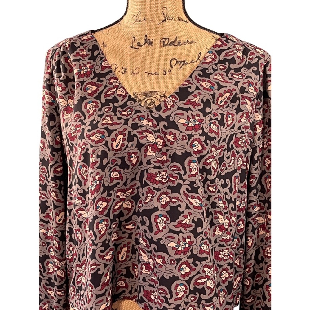Astr the Label Floral Paisley Print Long Sleeve Blouse Gray Red Size M - Picture 2 of 8